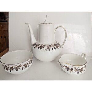 Wedgwood Bone China Tea Pot with Sugar & Creamer "Autumn Vine" Pattern 1969-1972